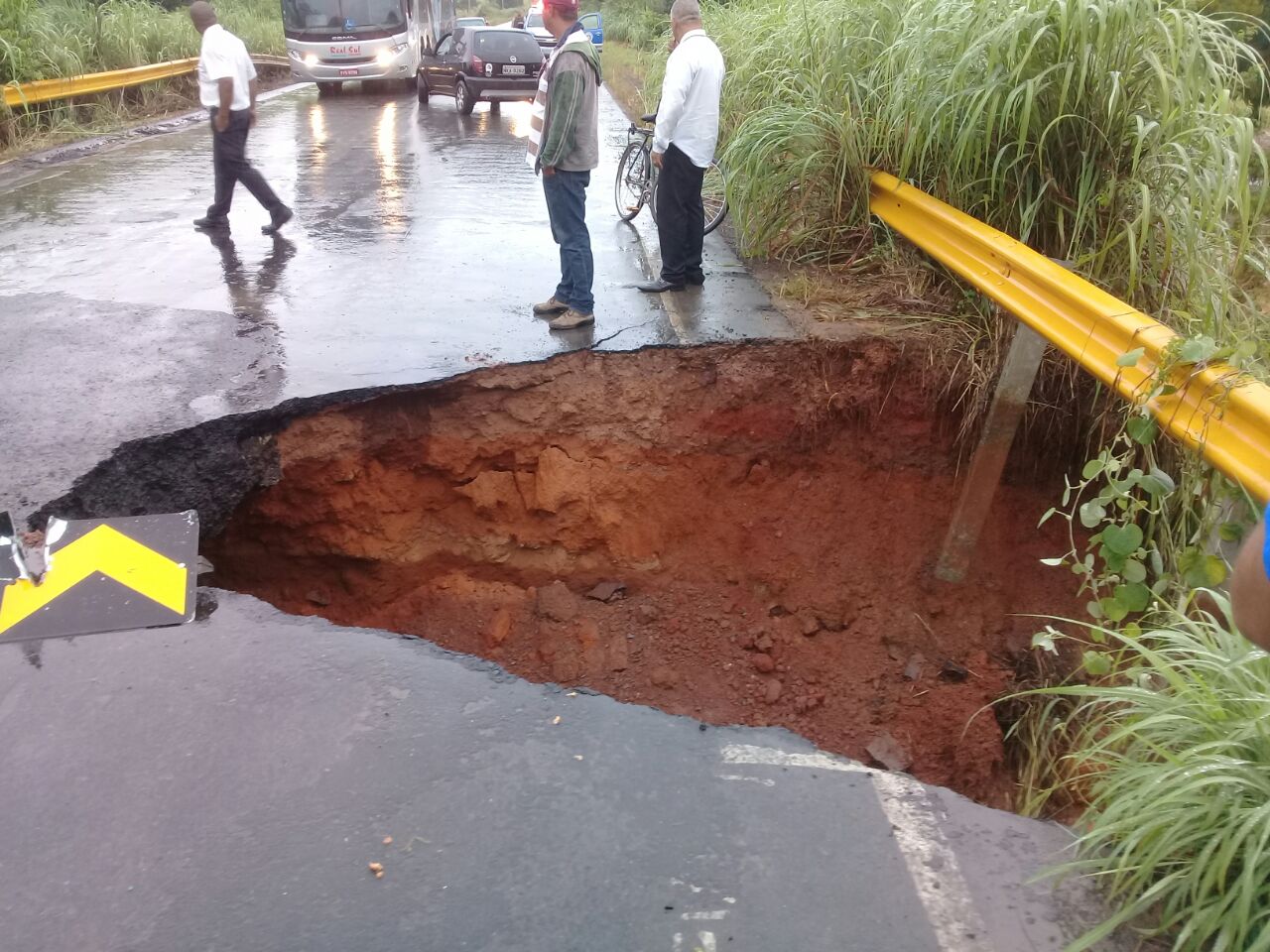 Ponte da Barra - BA 172 entre Serra Dourada e Santana (Foto: PM 30ª CIPM)