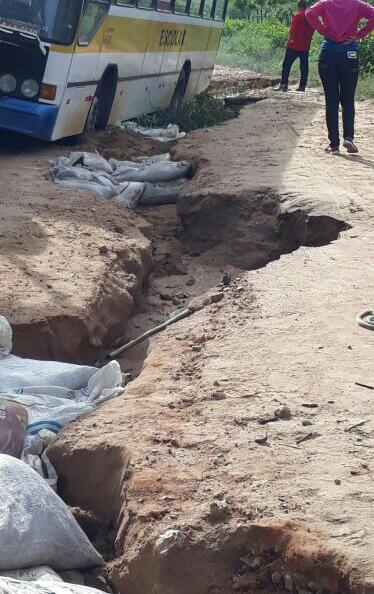 Trecho da estrada do Morrão / Bom Jesus da Lapa (Foto: Via Whatsapp)