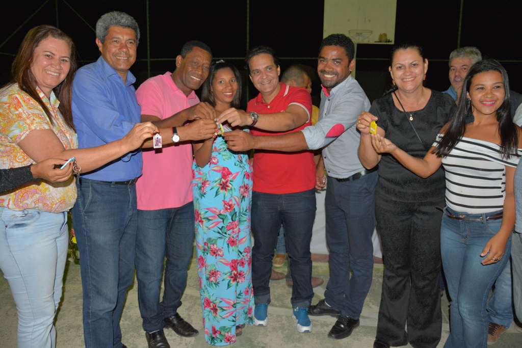 1525538198001_Familias_quilombolas_de_Bom_Jesus_da_Lapa_sao_atendidas_com_novas_habitacoes9