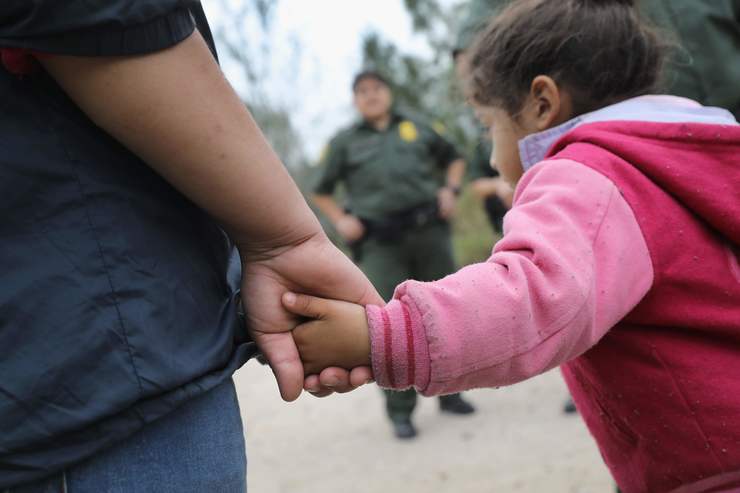 (FILES) In this file photo taken on January 04, 2017 U.S. Border Patrol agents take Central American immigrants into custody near McAllen, Texas. Nearly 2,000 minors were separated from their parents or adult guardians who illegally crossed into the United States over a recent six-week period, officials said Friday in the most comprehensive 2018 figures provided on family separations. / AFP PHOTO / GETTY / JOHN MOORE