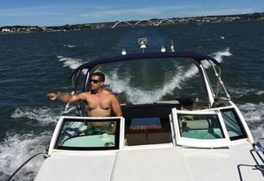 Dr-Bumbum-na-lancha-840x577