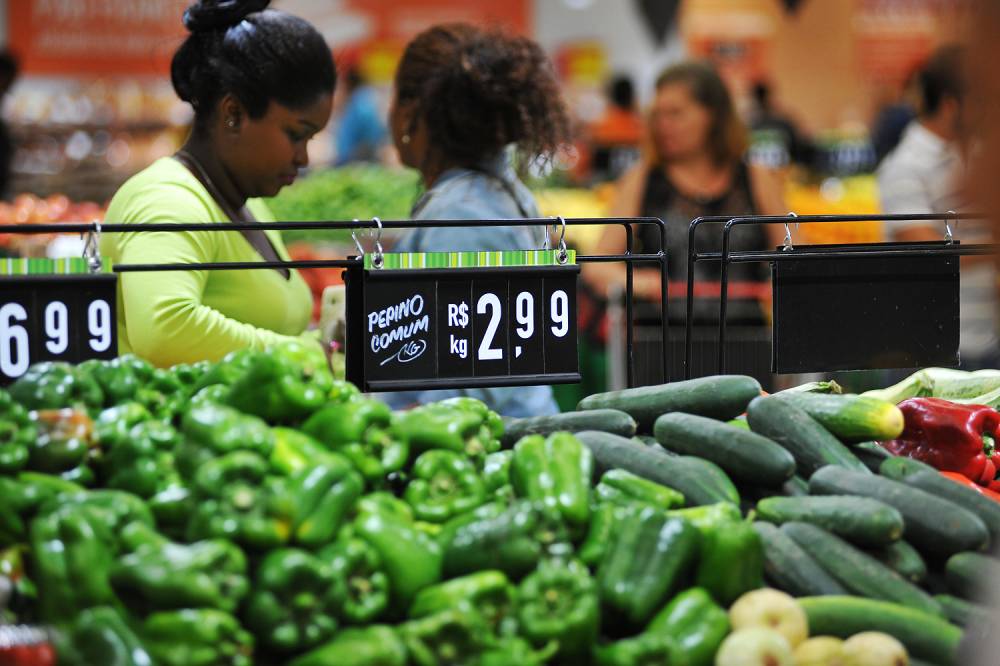 compras-em-supermercado-economia-pib-20151126-0048-1