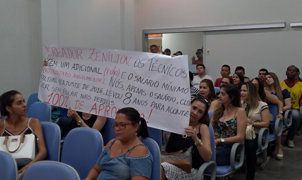 Servidores se manifestaram