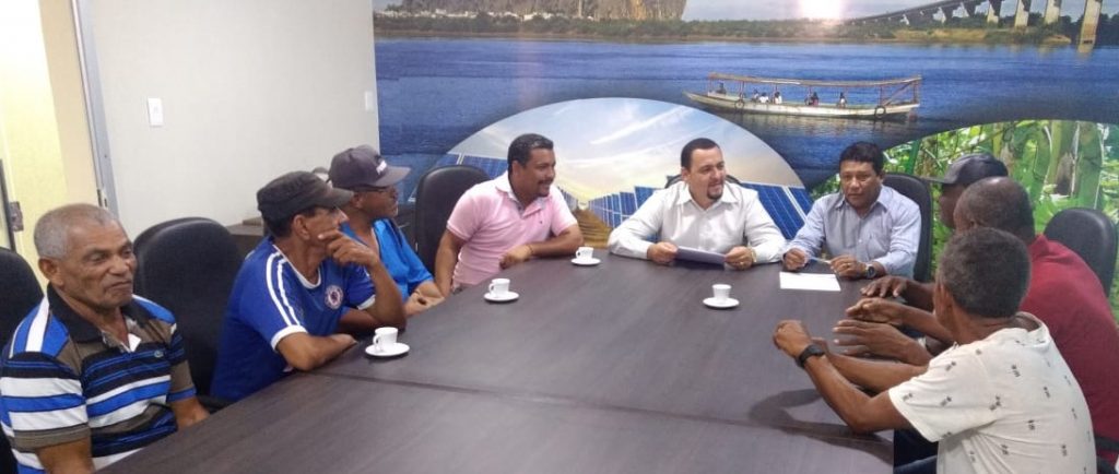 Miguel Leles e Nerivaldo em reunião com pescadores sobre o Mercado do Peixe