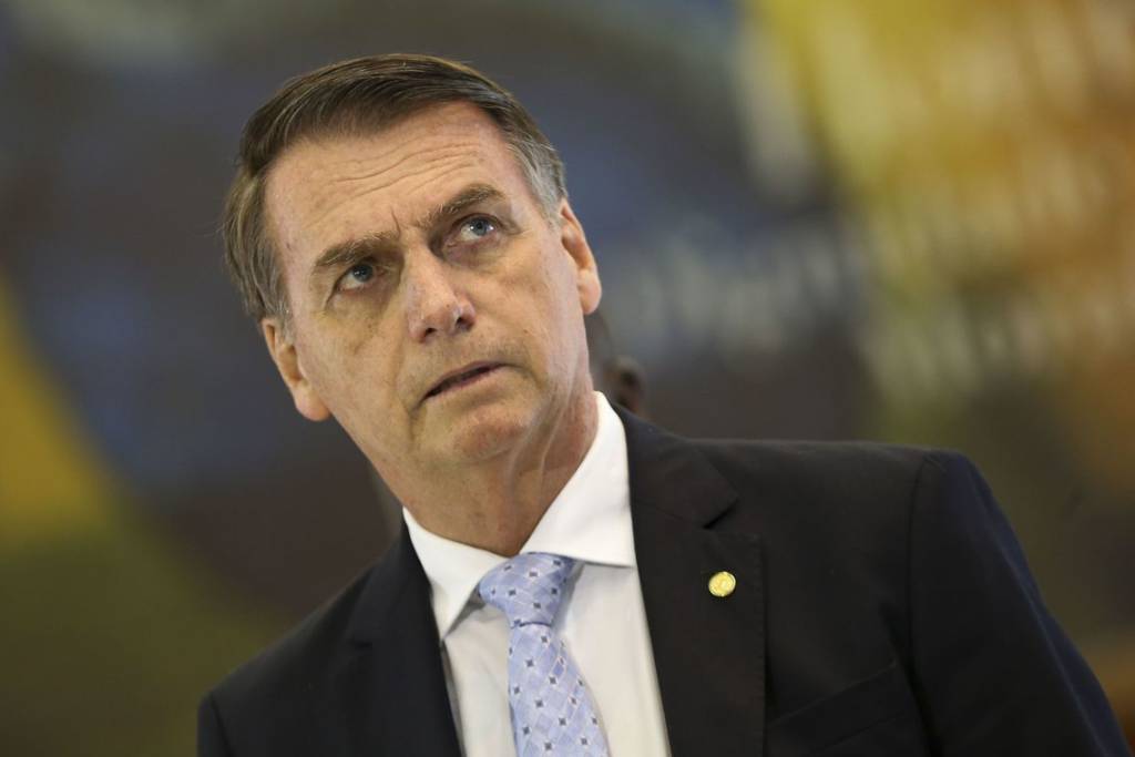 O Presidente eleito Jair Bolsonaro, fala com a imprensa após reunião com os futuros comandantes das Forças Armadas, no Comando da Marinha, em Brasília.