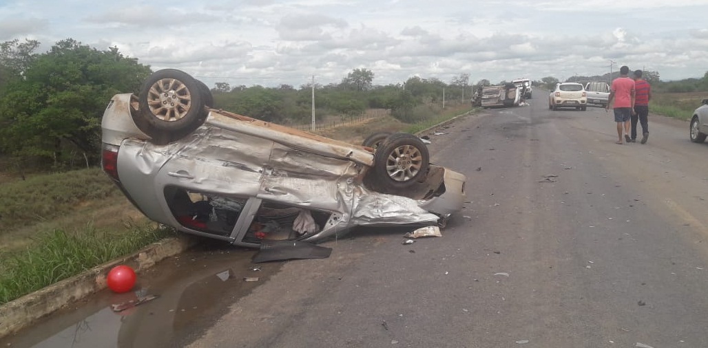 carro sobre o meio fio