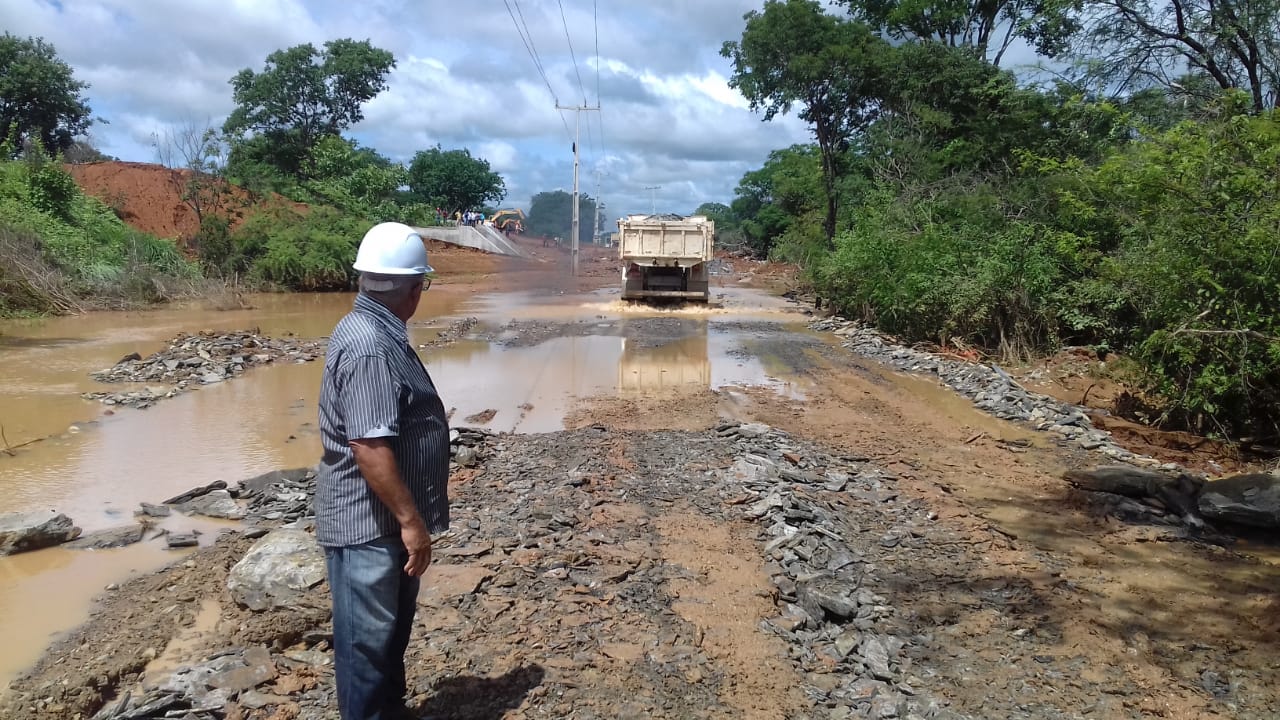 BR 030 Malhada - Guanambi (Foto: José Castor/Defesa Civil)