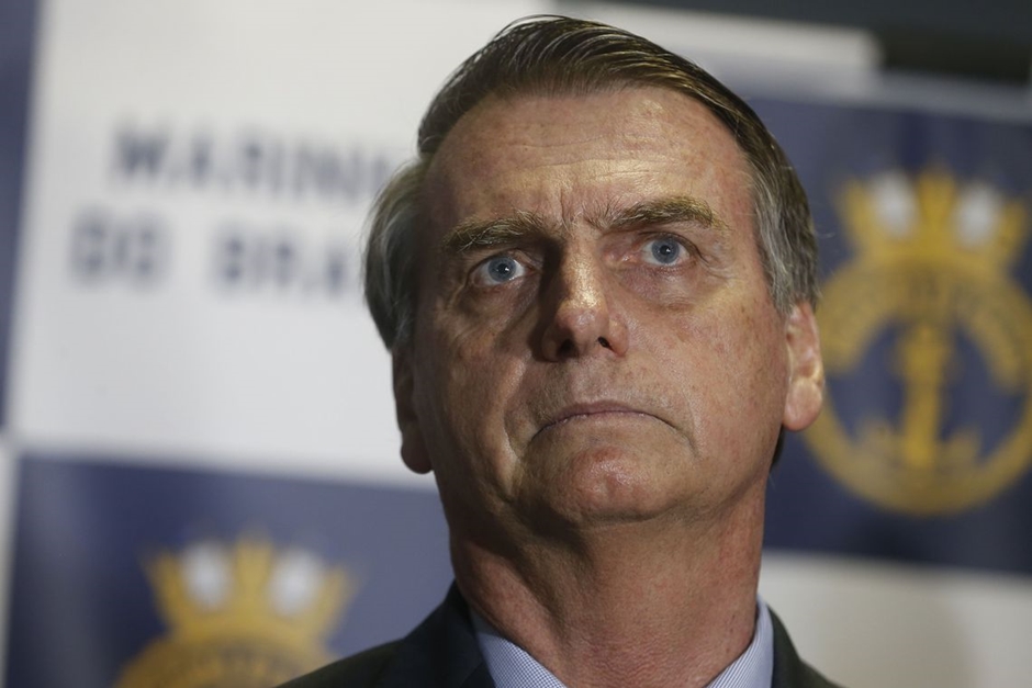 Presidente eleito, Jair Bolsonaro, participa de solenidade de formatura de Aspirantes da Escola Naval, na Ilha de Villegagnon, Baia da Guanabara.