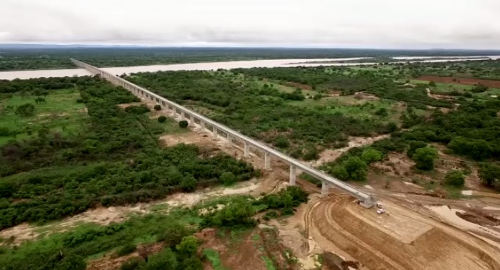 ponte sobre o velho chico