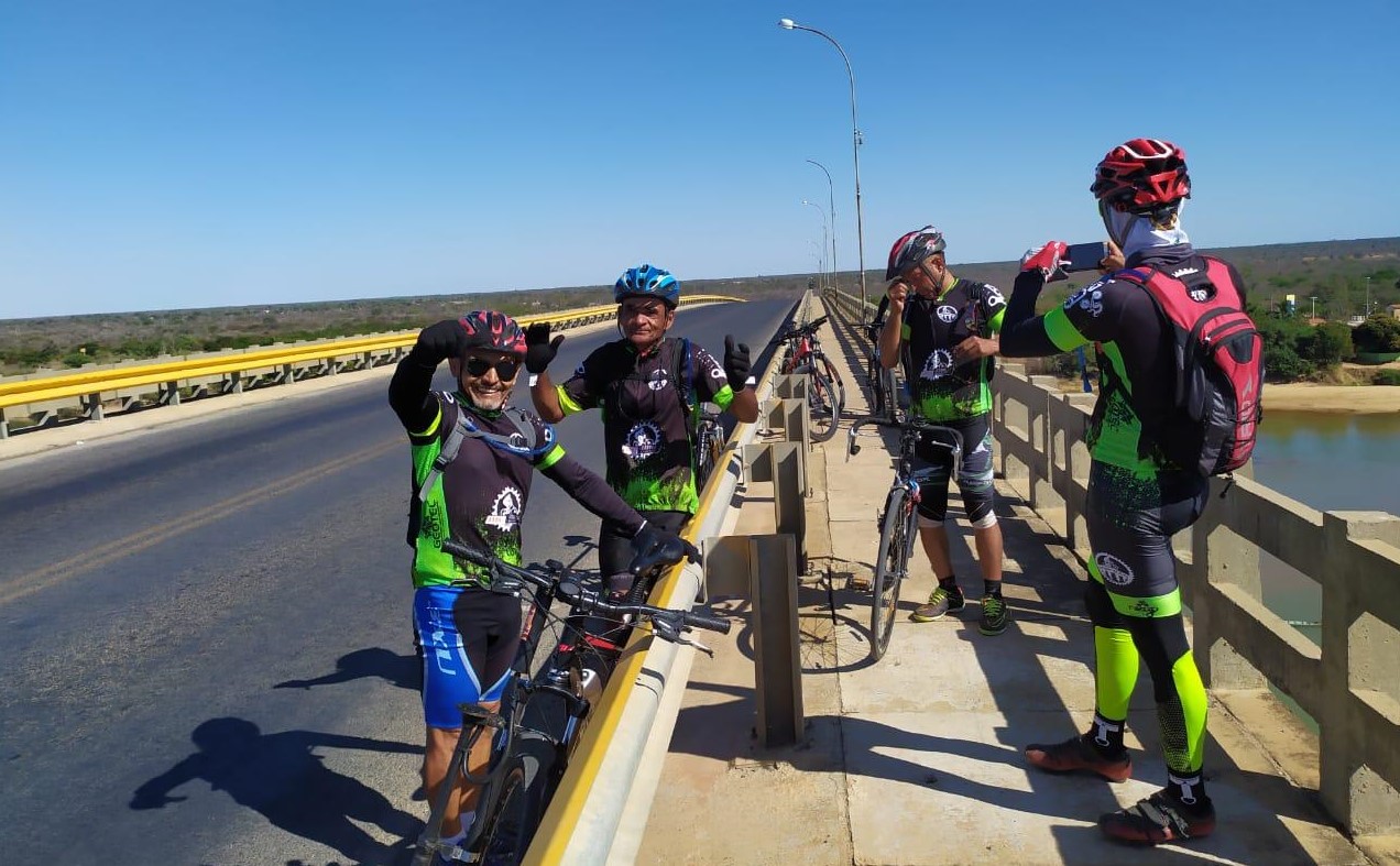 Ciclistas do Grupo Amigos da Bike de Carinhanha 2