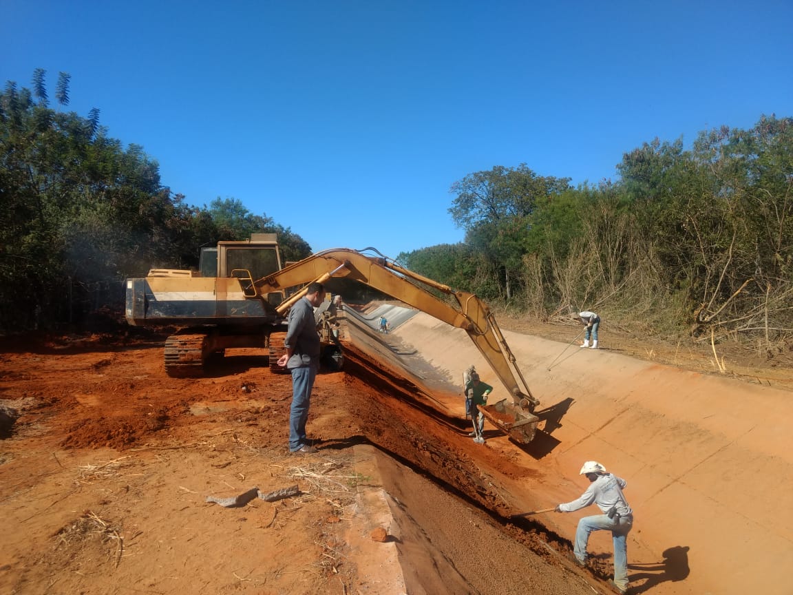 DIF recupera canal do Setor 19 no Projeto Formoso em Bom Jesus da Lapa