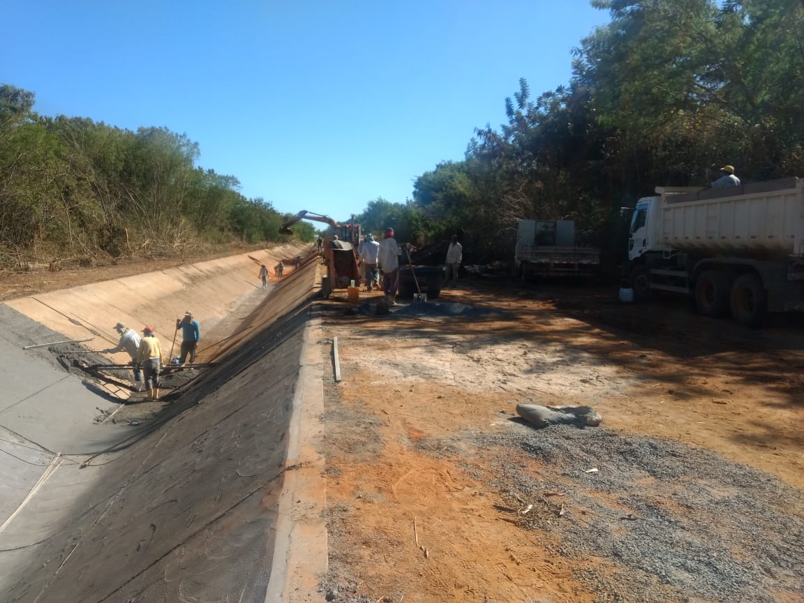 DIF recupera canal do Setor 19 no Projeto Formoso em Bom Jesus da Lapa (5)