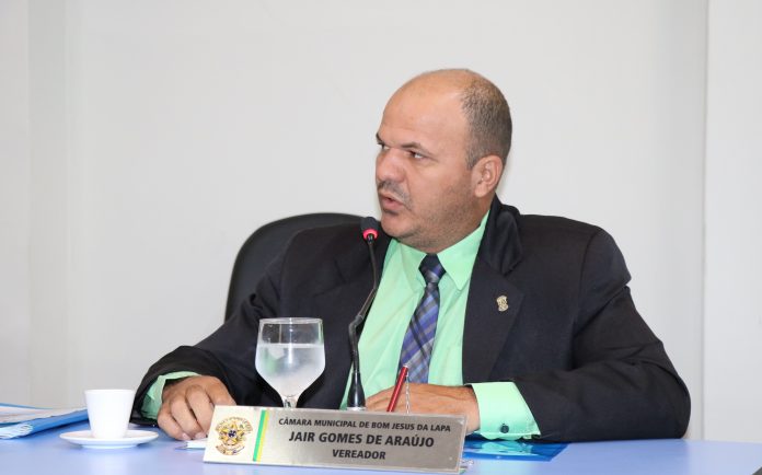 jair-696x434
