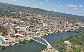 Prefeitura de Santa Maria da Vitória abre seleção com 637 vagas na educação