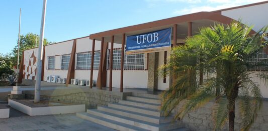 UFOB abre concurso com 29 vagas para professor e salários de até R$ 14 mil