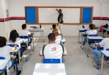 Salário de professores na Bahia está entre os cinco menores do Brasil
