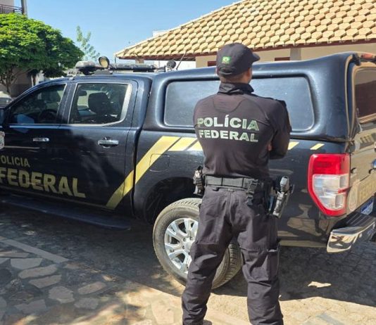 Polícia Federal cumpre mandados em Bom Jesus da Lapa em investigação sobre venda ilegal de smartphones
