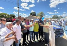 Prefeitura de Bom Jesus da Lapa inaugura nova praça no bairro  Shangri-Lá e entrega três novos veículos