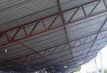 Galpão da feira municipal desaba após fortes chuvas em Santa Maria da Vitória