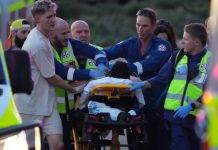 Ataque a tiros em praia deixa 16 mortos em celebração judaica na Austrália