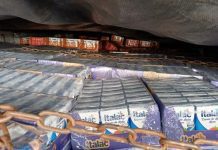 Carga de leite condensado e creme de leite avaliada em R$ 400 mil é apreendida pela PRF na BR-242