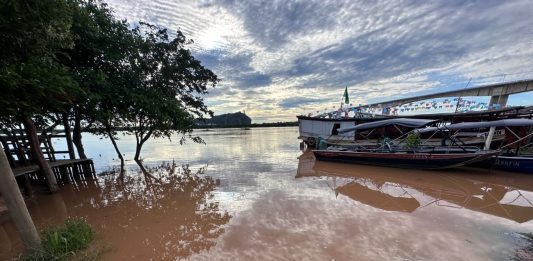 Rio São Francisco atinge 7 metros em Bom Jesus da Lapa e começa a vazar