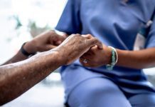 Profissionais da saúde que atuam em áreas de risco e conflitos podem receber adicional de 30%; entenda