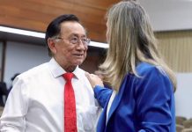 José María Balcázar Zelada é eleito presidente interino do Peru