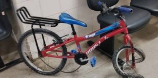 Motorista com sinais de embriaguez é contido por populares após atropelar criança em Guanambi