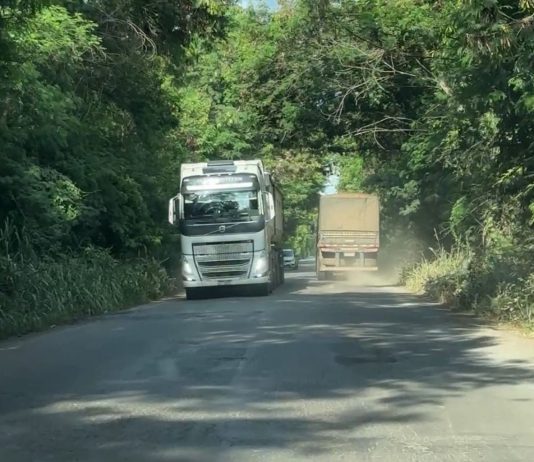 Buracos e desníveis na BR-349 geram reclamações de motoristas em Bom Jesus da Lapa