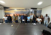 Reunião discute reajuste para secretários escolares em Bom Jesus da Lapa; projeto será encaminhado à Câmara