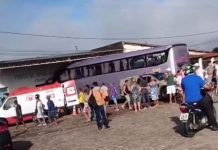 Ônibus invade rodoviária no sudoeste da Bahia e deixa dois mortos e vários feridos