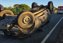 Viatura da Marinha tomba com moto aquática na BA-160 em Bom Jesus da Lapa