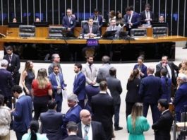 Câmara aprova PEC que reduz jornada para 40h e acaba com escala 6×1; veja o que muda
