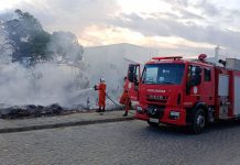 Crianças soltando bombinhas provocam incêndio em terreno baldio em Bom Jesus da Lapa
