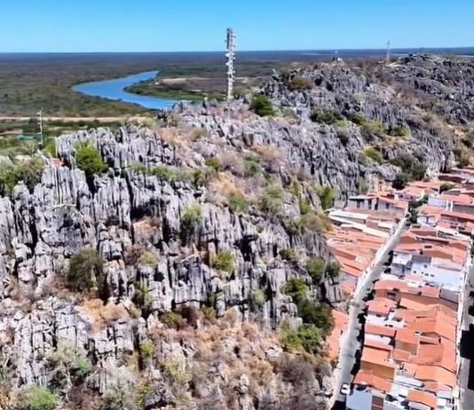 Justiça derruba liminar e autoriza avanço de medidas de desocupação de imóveis em área de risco no “pé do morro” em Bom Jesus da Lapa