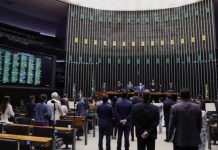 PEC que amplia imunidade tributária para igrejas pode provocar impacto fiscal de até R$ 50 bi
