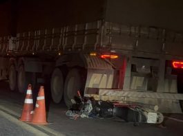 Motociclista morre após colidir na traseira de carreta parada na BR-349, em Bom Jesus da Lapa