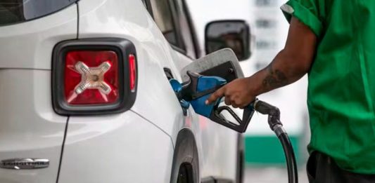 Gasolina tem pequena queda em Bom Jesus da Lapa, mas preço segue entre os mais altos da região