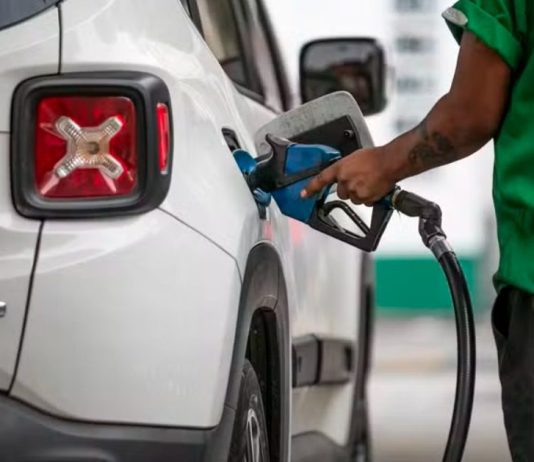 Gasolina tem pequena queda em Bom Jesus da Lapa, mas preço segue entre os mais altos da região