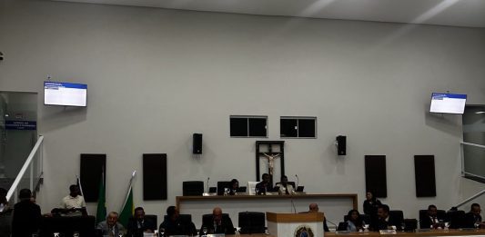 Câmara de Bom Jesus da Lapa aprova projeto que ratifica pagamento de abono extraordinário a professores
