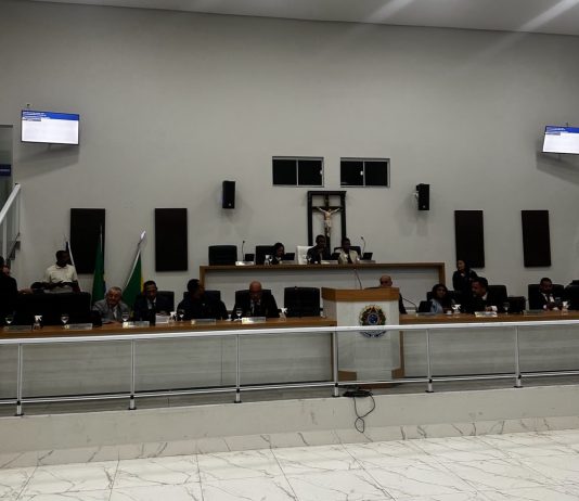 Câmara de Bom Jesus da Lapa aprova projeto que ratifica pagamento de abono extraordinário a professores