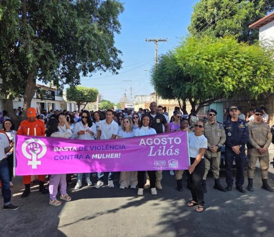 Caminhada Agosto Lilás mobiliza população pelo fim da violência contra a mulher em Bom Jesus da Lapa