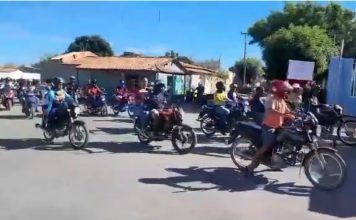 Moradores de Paratinga voltam às ruas e cobram Prefeitura por solução para falta de água