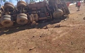 Motorista de carreta morre após colisão com trator na BR-242, em Cristópolis