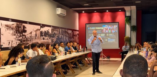 Empresários de Bom Jesus da Lapa discutem cenário econômico e perspectivas para 2027