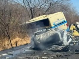 Colisão entre ônibus da Novo Horizonte e carro deixa um morto e dois feridos na BR-430, em Bom Jesus da Lapa